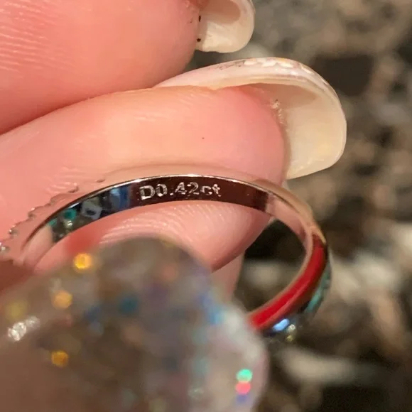 #235 0.42 cttw Moissanite band - Picture 3 of 4